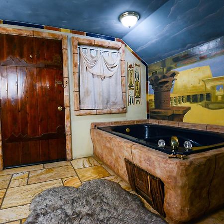 城堡木质主题小屋 - 仅限夫妇 大熊湖 外观 照片