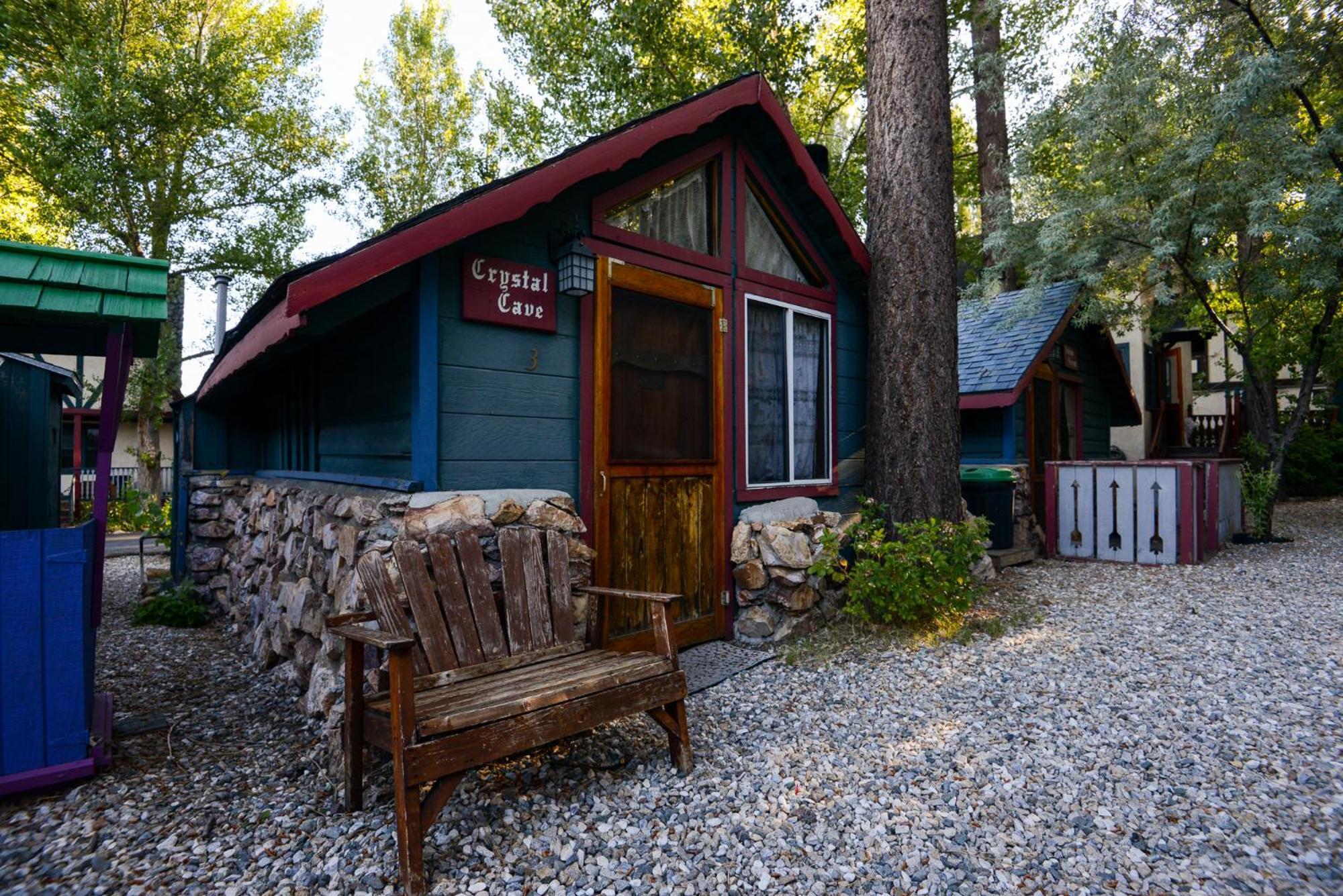 城堡木质主题小屋 - 仅限夫妇 大熊湖 外观 照片