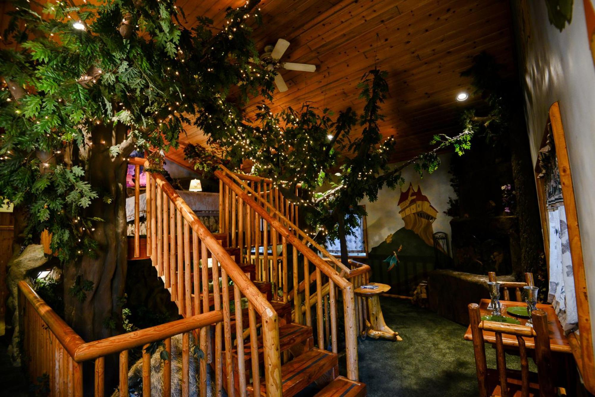 城堡木质主题小屋 - 仅限夫妇 大熊湖 外观 照片