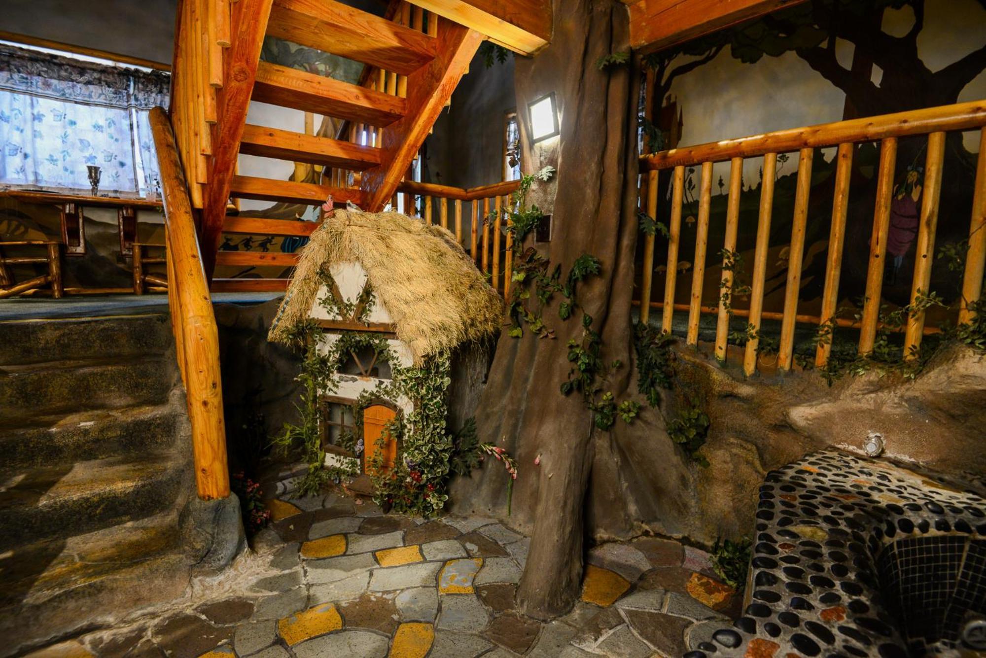城堡木质主题小屋 - 仅限夫妇 大熊湖 外观 照片
