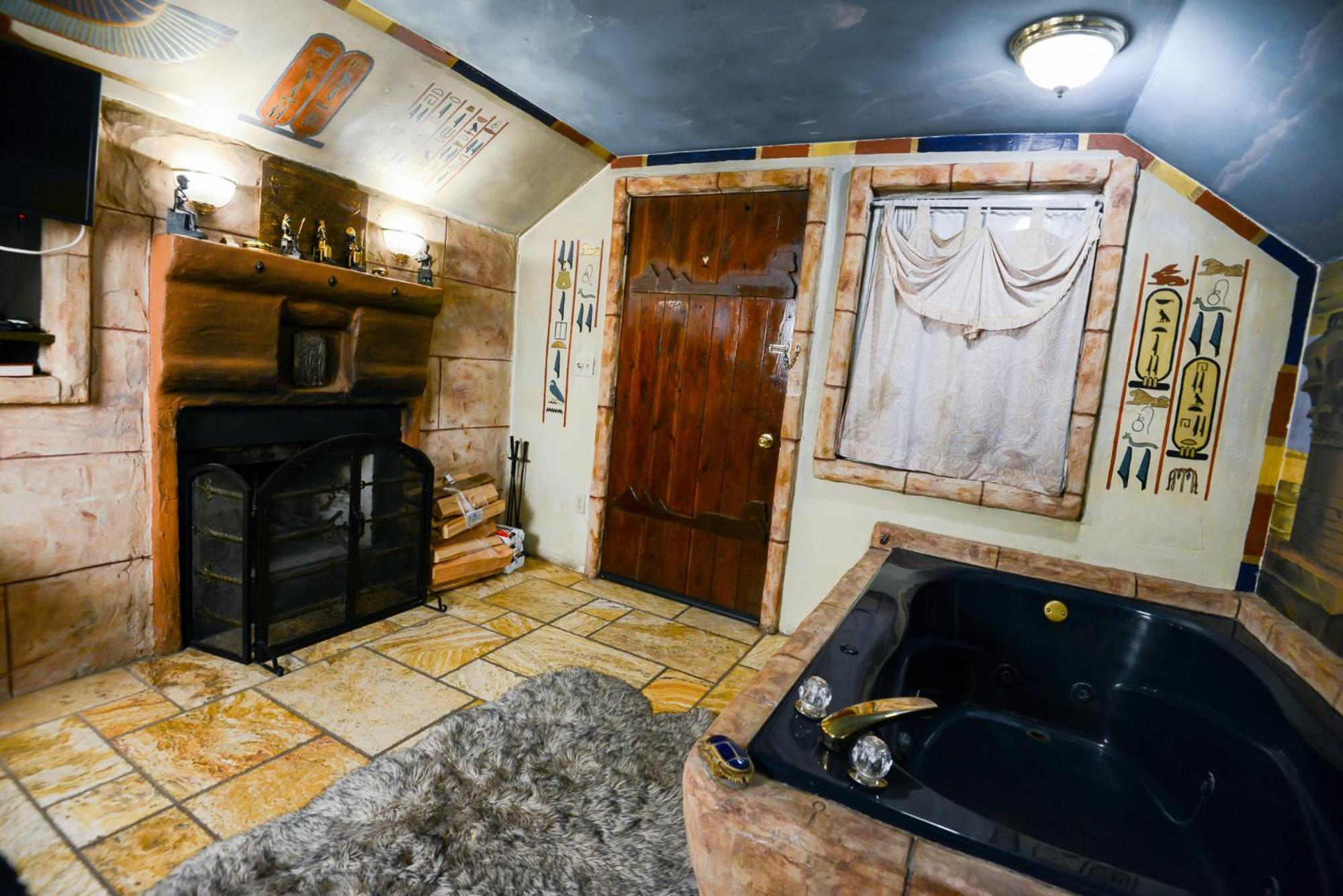 城堡木质主题小屋 - 仅限夫妇 大熊湖 外观 照片